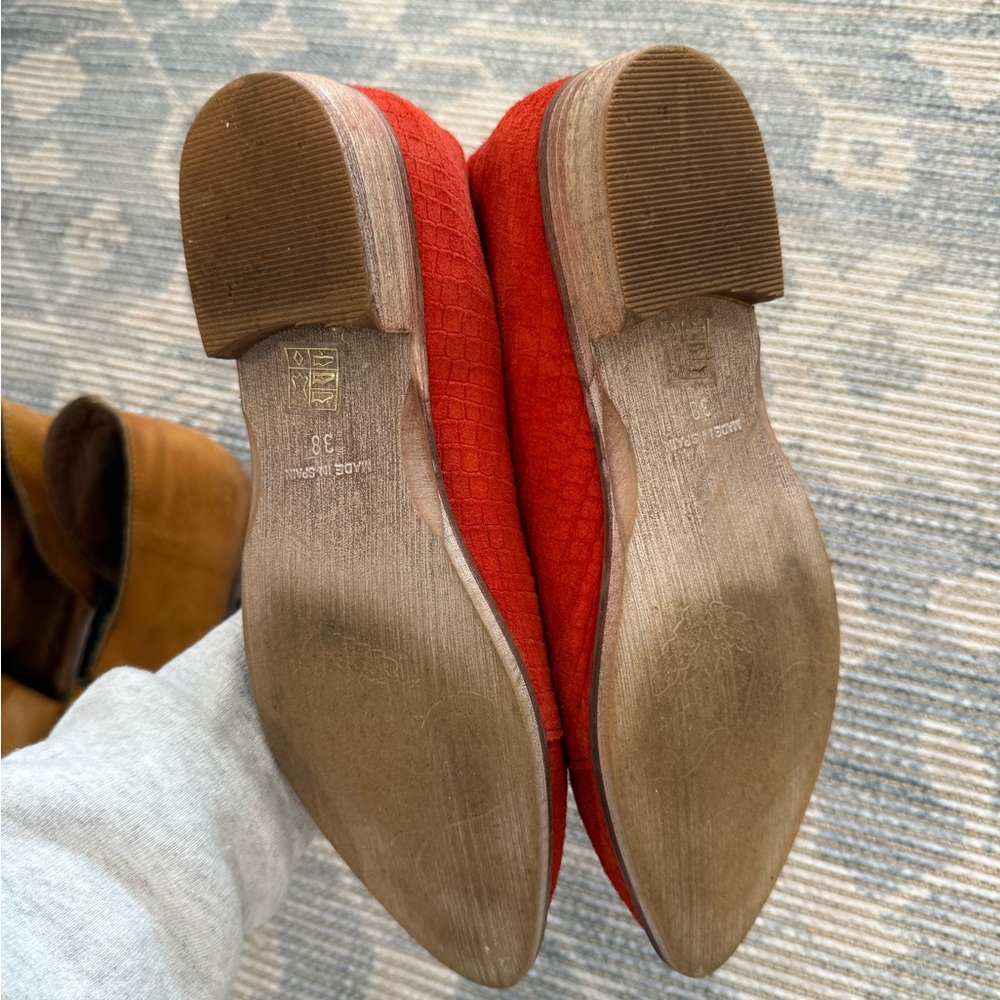 Free People Two-Tone Brown & Red Leather Slip-On Flats - Picture 6 of 7